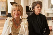Oma Susanne (Judy Winter, li) und Oma Ilse (Thekla Carola Wied, re) können sich nicht ausstehen.