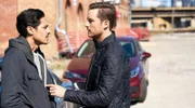 Luis Vega(Carlos Miranda, l), Jay Halstead(Jesse Lee Soffer, r)