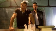 José Antonio (Álex García, l.) und Fausti (Jason Day, r.)