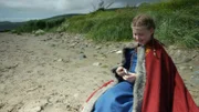 Gudrun (Sophie Ryder) hat es geschafft, sie hat das Spiel mit Vater gewonnen.