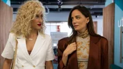 La Rubia (Teresa Riott, l.) und Isabel (María Hervás, r.)