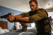 Kenny Crosby (Kellan Lutz)