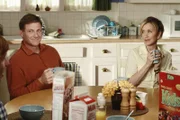 Während Bree versucht sich mit Beth Young anzufreunden, nimmt Lynette (Felicity Huffman, r.) Rache an Tom (Doug Savant, l.) ...