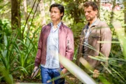 (v.li.): Remy Hii (Simon Van Reyk), Ioan Gruffudd (Dr. Daniel Harrow).