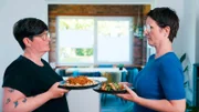 Ernährung als Streitpunkt: Sandra C. isst gerne Pasta & Co., Lebensgefährtin Tanja versucht schon lange, sie von gesünderem Essen zu überzeugen.
