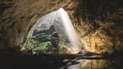 Die Höhle Son Doong ist nach neuesten Messungen 8,9 Kilometer lang, der tiefste Punkt liegt 490 Meter unter der Erde.