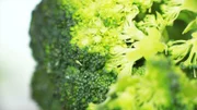 Grüne Smoothies liegen voll im Trend. Essen soll nicht nur gut schmecken, wir wollen uns am liebsten gesund essen. Aber der Hype um gesunde Ernährung macht manchen krank.