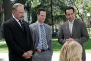 L-R: Captain Leland Stottlemeyer (Ted Levine), Lt. Randall Disher (Jason Gray-Stanford), Monk (Tony Shalhoub)