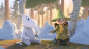 Auf dem Weg ins Mumintal hat Snufkin (re.) eine Erscheinung. Mumintroll (li.) sitzt plötzlich neben ihm.