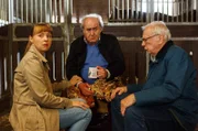 Vicky Adam (Katja Danowski, l.) und Günter Hoffmann (Peter Lerchbäumer, r.) können sich nicht vorstellen, dass Plocher (Michael Prelle, M.) zu einem Mord fähig ist.