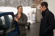 Anne (Ines Lutz) freut sich, dass das Projekt "Gruber-Milch" gestartet ist. Doch Gregor (Gabriel Merz) hält noch eine Überraschung für sie bereit.
