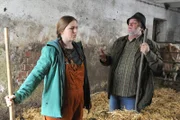 Sophia (Patricia Freund) ist bestürzt, als sie erfährt, dass Stadlbauer (Andreas Geiss) Julian bezüglich seiner Entscheidung unter Druck gesetzt hat.