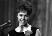SWR DIE GRÖSSTEN SCHLAGER-KULTHITS DER 60ER, am Samstag um 22:20 Uhr im SWR. Diese Zeit war eine Blütezeit des Schlagers, in dessen Texte sich die Gefühle von Freiheit und Unbeschwertheit widerspiegeln. Zu sehen sind rare Aufnahmen u.a. von Roland W. mit "Monja", Belina mit ihrer Version von "Weiße Rosen aus Athen" und Jan & Kjeld mit dem "Banjo Boy". Fehlen dürfen natürlich nicht die Klassiker, u.v.a. mit Conny Froboess.