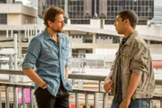 (v.li.): Ioan Gruffudd (Dr. Daniel Harrow), Hunter Page-Lochard (Callan Prowd).