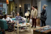 (v.l.n.r.) Amy (Mayim Bialik); Sheldon (Jim Parsons); Leonard (Johnny Galecki); Penny (Kaley Cuoco)