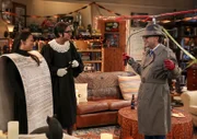(v.l.n.r.) Anu (Rati Gupta); Raj (Kunal Nayyar); Leonard (Johnny Galecki)