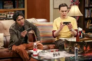 Rajesh Koothrappali (Kunal Nayyar, l.); Sheldon Cooper (Jim Parsons, r.)