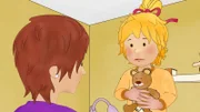 Conni ist von einem Alptraum aufgewacht. Mama versucht sie zu beruhigen.