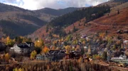 Kathleen und Carey sind frisch verheiratet und suchen nun den perfekten Ort, um sich niederzulassen. Ihre Wahl fällt auf Park City in Utah, das herrlich am Rande der Rocky Mountains liegt. Die beiden Outdoor-Fans sind begeisterte Sportler. Im Sommer lieben sie Wakeboarden, Kitesurfen und Wandern, im Winter Skifahren. Deshalb ist der wichtigste Aspekt für ihr neues Eigenheim, dass es in unmittelbarer Nähe von Seen, Skipisten und Wanderwegen liegt.