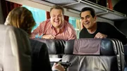 L-R: Cameron Tucker (Eric Stonestreet) und Phil Dunphy (Ty Burrell)