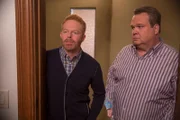 Jesse Tyler Ferguson (Mitchell Pritchett), Eric Stonestreet (Cameron Tucker).