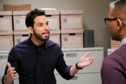 l-r: Skylar Astin als Todd und Tristen J. Winger als Lyle.