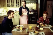 Peter Krause (Nate Fisher), Frances Conroy (Ruth Fisher), Lauren Ambrose (Claire Fisher)