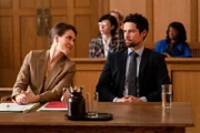 l-r: Alison Wandzura als Helen Gallagher und Benjamin Hollingsworth als Dr. Ropss. Woods.