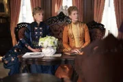 l-r: Agnes Van Rhijn (Christine Baranski), Ada Brook (Cynthia Nixon)