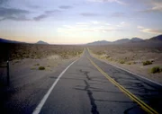 Endlose Weiten, wie hier in der Mojave-Wüste, prägen das Raumgefühl der Amerikaner.