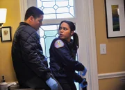 Chicago Fire Gott hat gesprochen - God Has Spoken Staffel 1, Episode 11 Werden von einem Hund angegriffen: Charlie Barnett als Peter Mills, Monica Raymund als Gabrielle Dawson
