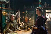 Dominique Pinon (Master Raymond), Caitriona Balfe (Claire Randall Fraser).