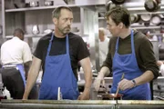 Nach dem Entschluß, sein altes Leben hinter sich zu lassen, besucht House mit seinem Freund Wilson einen Kochkurs.