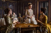 Claire Sermonne (Louise de Rohan), Rosie Day (Mary Hawkins), Caitriona Balfe (Claire Randall Fraser).