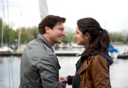 Florian (Francis Fulton-Smith) und Sarah (Mariella Ahrens) sind sich bei einem Segeltörn etwas näher gekommen.