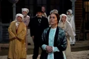 Elizabeth (Noomi Rapace)