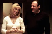 l-r: Carmela Soprano (Edie Falco), Tony Soprano (James Gandolfini)