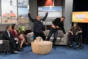 V.l.: Tom (Michael Yo), Kelly (Julee Cerda), Kevin Gable (Kevin James), Frank (Ricardo Chavira), Tracy (Hillery Baker)