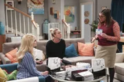 Treffen die letzten Hochzeitsvorbereitungen: Bernadette (Melissa Rauch), Penny (Kaley Cuoco) und Amy (Mayim Bialik).