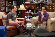 Sheldon (Jim Parsons, l.); Leonard (Johnny Galecki, r.)