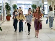(v.l.n.r.) Sheldon Cooper (Iain Armitage); Missy Cooper (Raegan Revord); Paige (Mckenna Grace); Mary Cooper (Zoe Perry)
