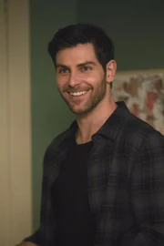 Eddie Saville (David Giuntoli)