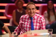 Kreativ und wortgewandt: Wigald Boning löst voller Elan skurrile, bunte oder wissenswerte Fragen der Zuschauer ...