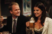 Ted schmeißt eine Party, um Robin (Cobie Smulders, r.) näher zu kommen. Barney (Neil Patrick Harris, l.) lässt sich dieses Fest natürlich nicht entgehen ...