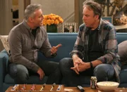 Adam Burns (Matt LeBlanc, l.); Don Burns (Kevin Nealon, r.)