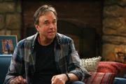 Don Burns (Kevin Nealon)
