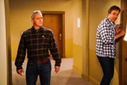 Adam Burns (Matt LeBlanc, l.); Don Burns (Kevin Nealon, r.)