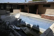 Damit man erkennt, dass das ein Pool ist, sind noch einige Arbeiten nötig ...