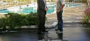In dem Motel, in dem Eric Delko (Adam Rodriguez, re.) untergekommen ist, wird ein Anschlag auf ihn verübt. Horatio (David Caruso) sucht nach Anhaltspunkten in Delkos Vergangenheit, um den Killer ausfindig zu machen.