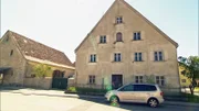 Die Metal-Fans Roland und Lisa haben ein 300 Jahre altes Pfarrhaus gekauft. Das uralte Gemäuer muss kernsaniert werden.